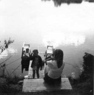 Ein Steg auf einer Insel in dem Fluss Oulu-Joki in Finnland. Foto: Erwin Thomasius. 1967.