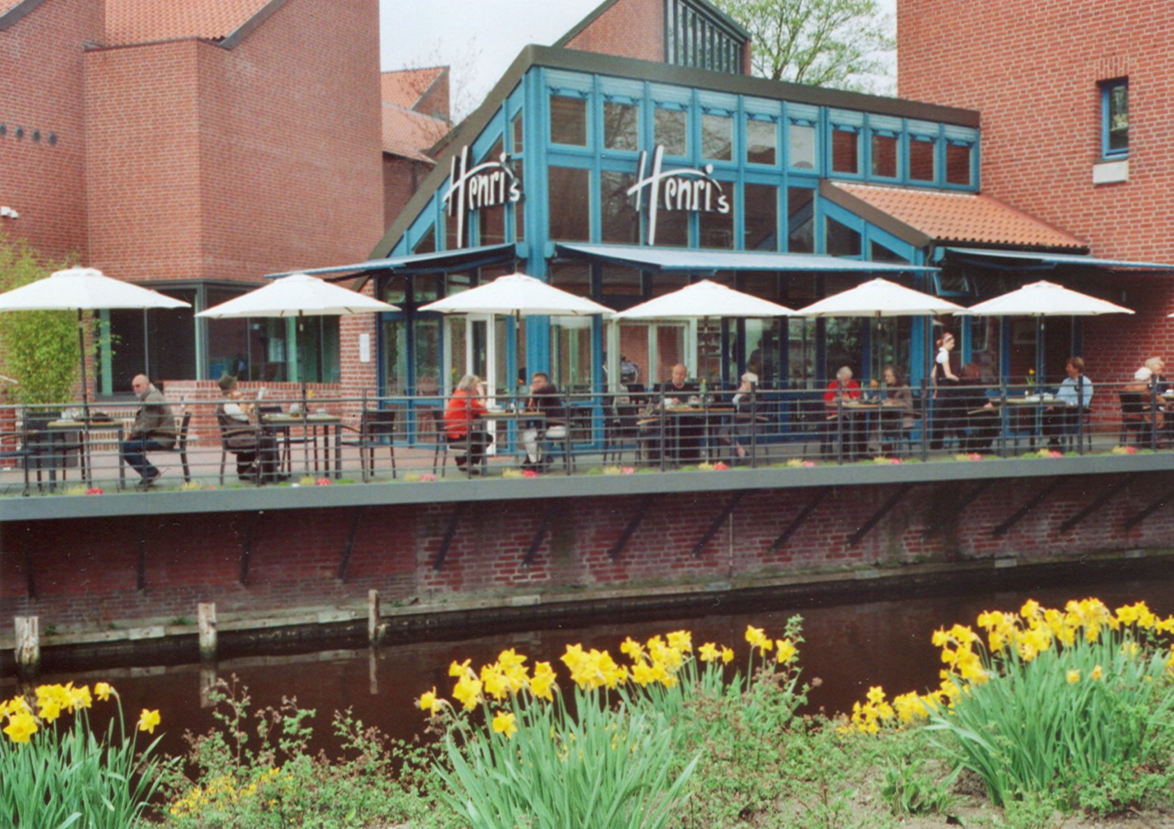 Farbphoto vom Blick auf die Emder Kunsthalle im Jahre 2009. Photographin: I.O.