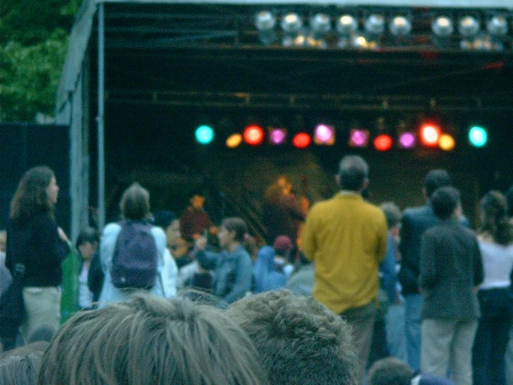 Photo vom Open Air Concert mit Free Music am 1. Mai 2004 in Kreuzberg in Berlin (Germany). Copyright by Kim Hartley.