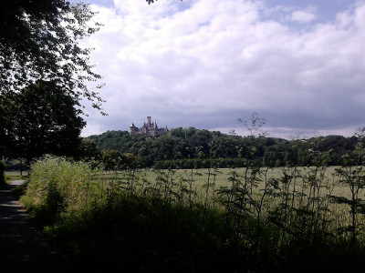 Farbfoto: Die Marienburg bei Nordstemmen am Sonntag, dem 15. Juni im Jahre 2014. Fotograf: R.I.