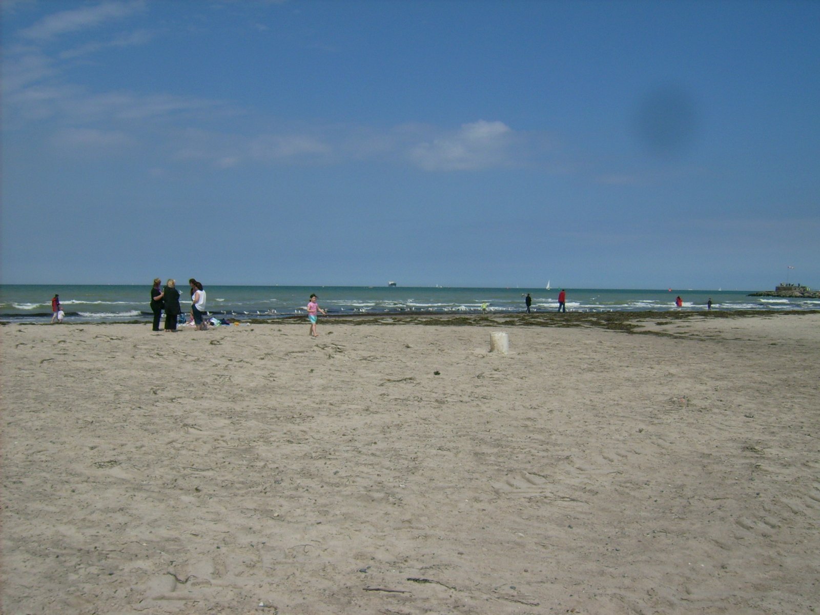 Farbphoto: Sandstrand in Warnemünde. Juni 2009. Photograph: Bernd Paepcke.